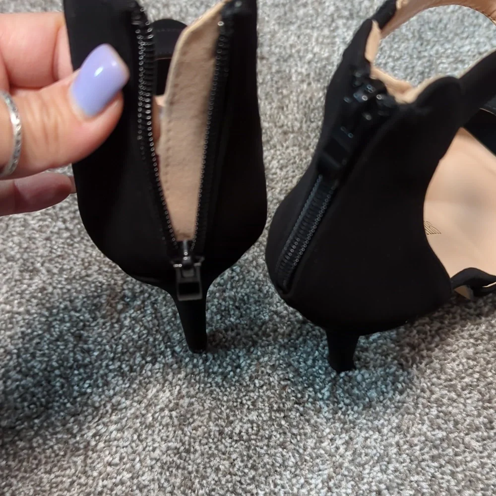 Black Platform pumps Open toe Ankle strap with back zipper! Size 7 NEW